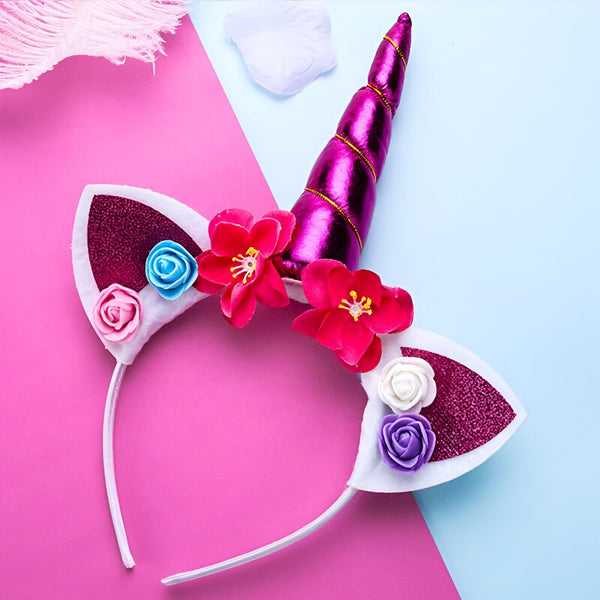 Serre-tête licorne avec des oreilles pailletées, une corne rose brillante et des fleurs colorées. Accessoire de fête fantaisie pour enfant ou adulte. Idéal pour un anniversaire ou un carnaval., 45501375545599 | Licorne Shop