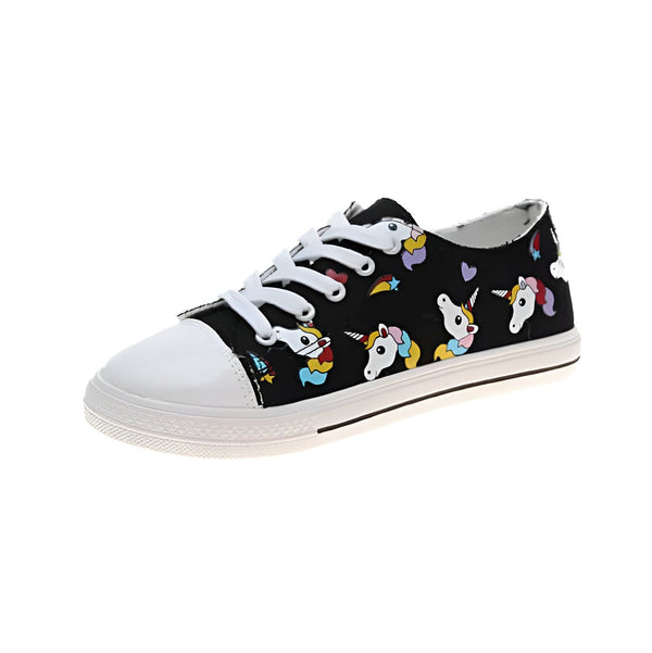Chaussure de sport noire à lacets blancs avec des motifs de licornes colorées. La pointe et la semelle sont blanches., 45502291607807,45502291640575,45502291673343,45502291706111,45502291738879,45502291771647,45502291804415,45502291837183,45502291869951 | Licorne Shop