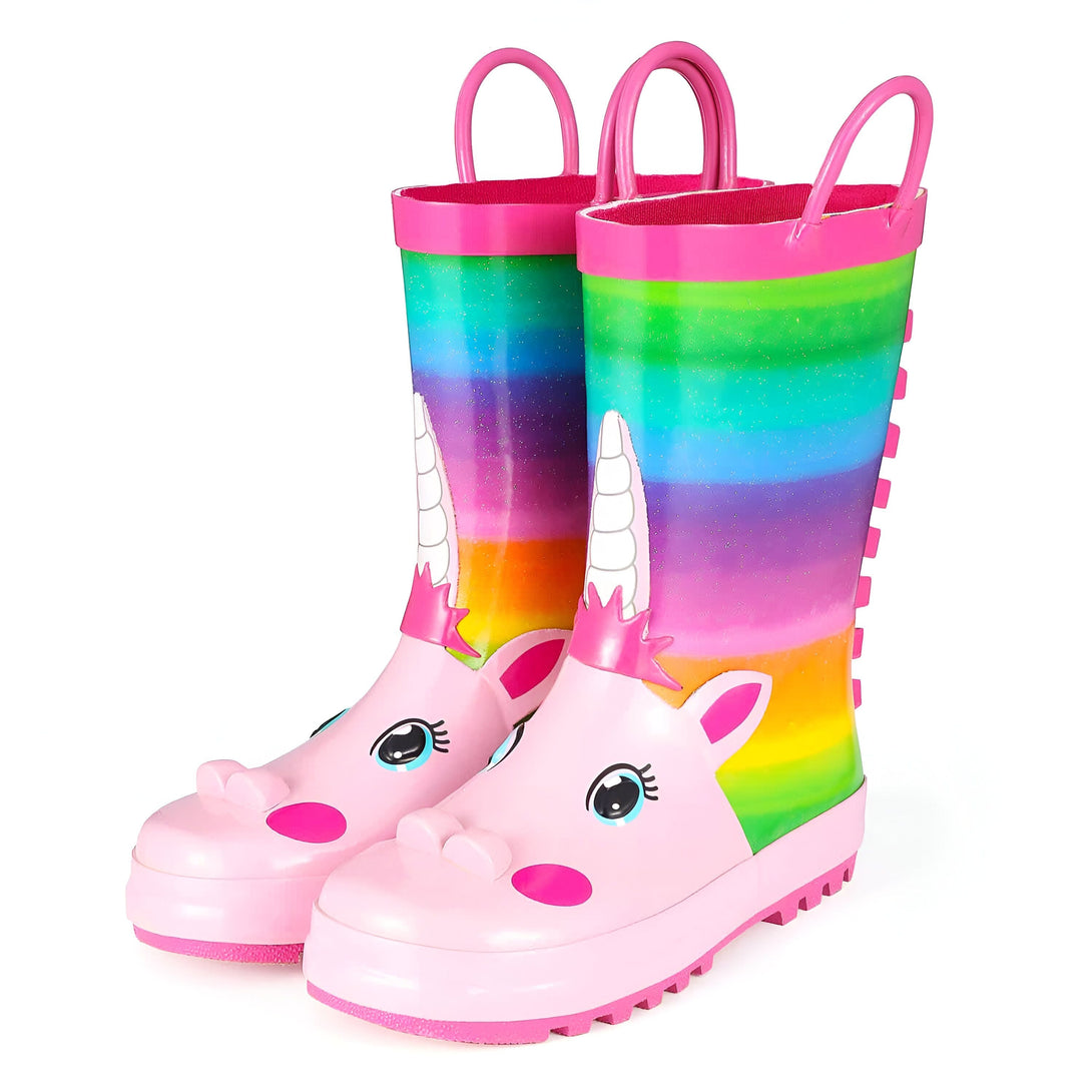 Paire de bottes de pluie enfant, rose et à motif licorne arc-en-ciel avec poignées roses. Idéal pour les jours de pluie, style fun et coloré., 45501217374463,45501217407231,45501217439999,45501217472767,45501217505535,45501217538303,45501217571071,45501217603839,45501217636607 | Licorne Shop