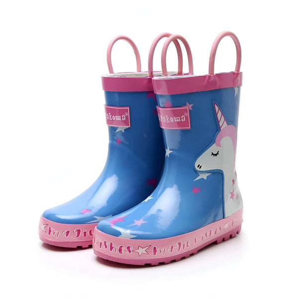 Paire de bottes de pluie bleues pour enfant avec motif licorne et étoiles roses. Poignées et bordures roses. Marque Pakowa visible. Idéales pour les jours pluvieux., 45501215998207,45501216030975,45501216063743,45501216096511,45501216129279,45501216162047,45501216194815,45501216227583,45501216260351 | Licorne Shop