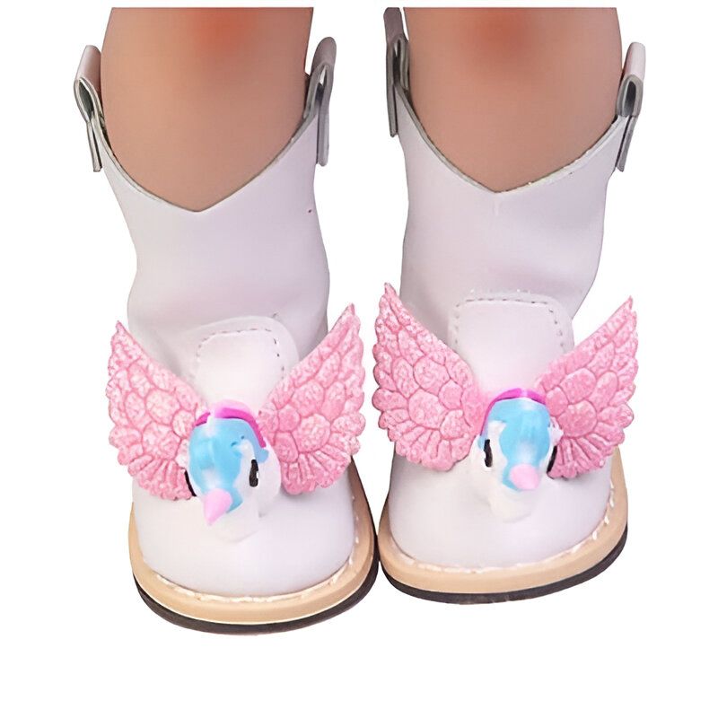 Paire de bottes blanches pour poupée, décorées avec des ailes roses et une tête d'animal bleu et blanc. Chaussures fantaisie pour enfants. Accessoires de poupée., 45501222256895,45501222289663,45501222322431,45501222355199,45501222387967,45501222420735,45501222453503,45501222486271,45501222519039 | Licorne Shop