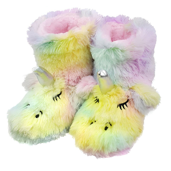 Image de deux chaussons licorne arc-en-ciel en fausse fourrure. Chaussons amusants et confortables pour les enfants. Accessoire douillet parfait pour se détendre à la maison. Mode mignonne et fantaisiste pour les pieds., 45501212885247,45501212918015,45501212950783,45501212983551,45501213016319,45501213049087,45501213081855,45501213114623,45501213147391 | Licorne Shop