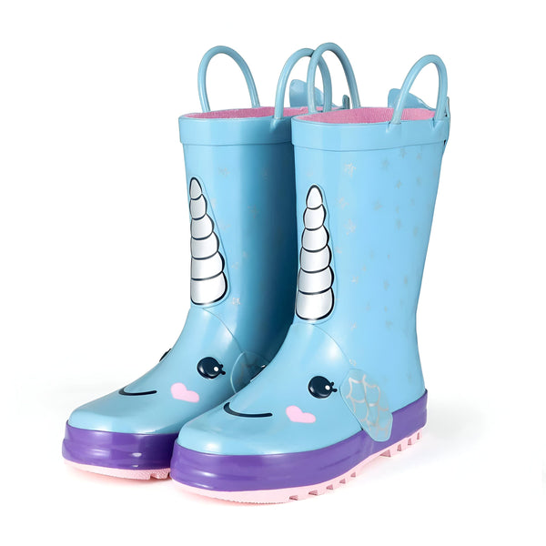 Paire de bottes de pluie bleues pour enfants, ornées d'un motif de narval mignon avec une corne blanche et une queue en écailles argentées., 45501218062591,45501218095359,45501218128127,45501218160895,45501218193663,45501218226431,45501218259199,45501218291967,45501218324735 | Licorne Shop