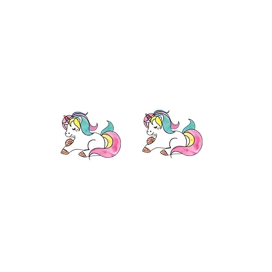 Deux licornes kawaii avec une crinière arc-en-ciel et une queue. Les licornes sont de couleur blanche et ont les yeux fermés.