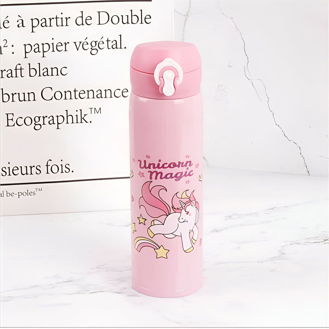 Gourde rose isotherme avec un motif de licorne entourée d'étoiles et l'inscription « Unicorn Magic ». Idéale pour les enfants et les amateurs de contes de fées., 45501171925247 | Licorne Shop