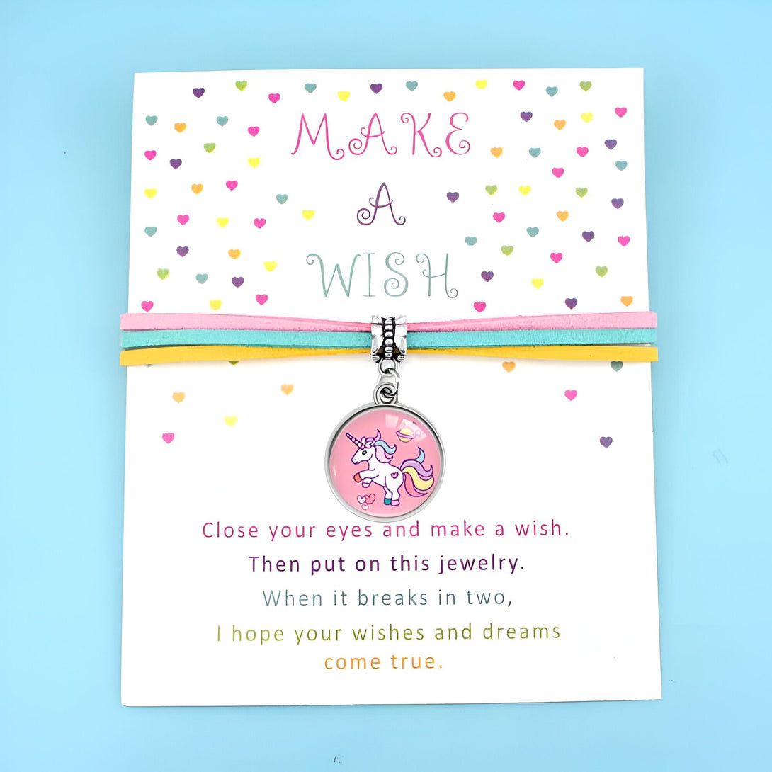 Bracelet "Fais un Voeu" avec pendentif licorne rose et trois cordons colorés (rose, turquoise, jaune). Carte décorée de confettis en forme de cœurs avec message inspirant. Bijou fantaisie pour enfant., 45501401006335 | Licorne Shop