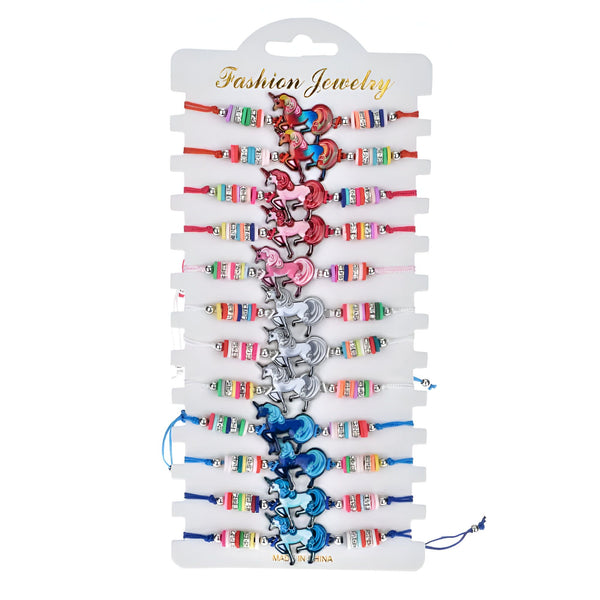 Présentoir de bijoux fantaisie avec une collection de bracelets colorés, chacun orné d'un motif de licorne et de perles diverses. Des couleurs vives allant du rouge au bleu captivent le regard., 45501398974719 | Licorne Shop