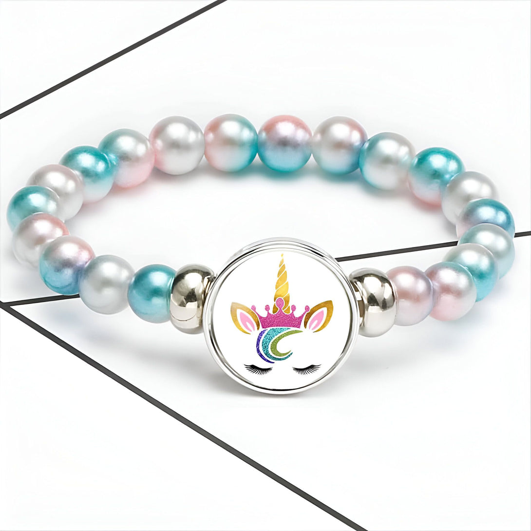 Bracelet enfant avec perles roses, bleues et blanches, et un pendentif licorne coloré., 45501400776959 | Licorne Shop