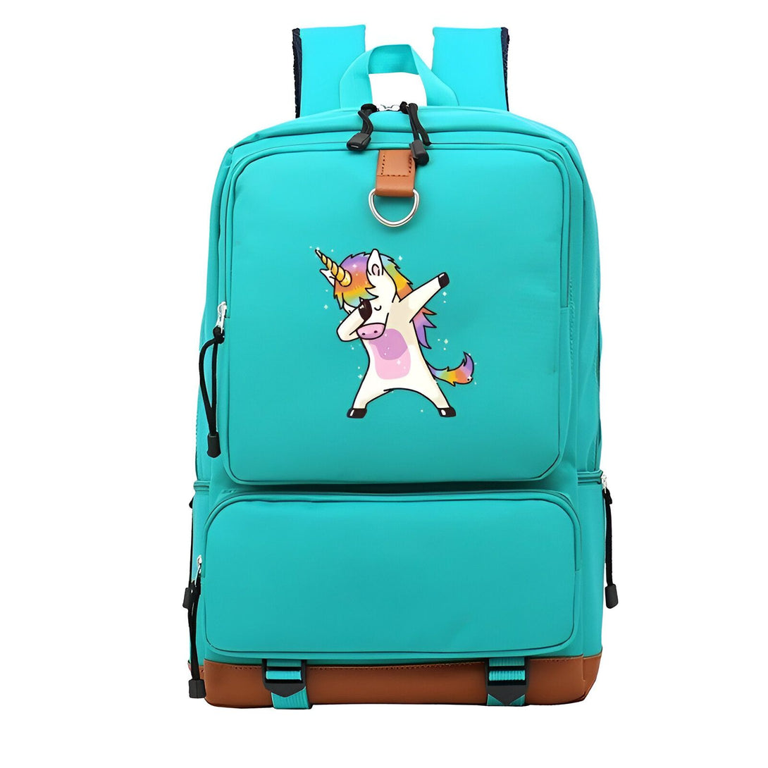 Une image d'un sac à dos bleu avec une image de licorne qui fait le dab.