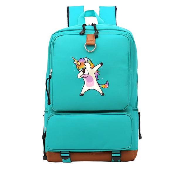 Une image d'un sac à dos bleu avec une image de licorne qui fait le dab.