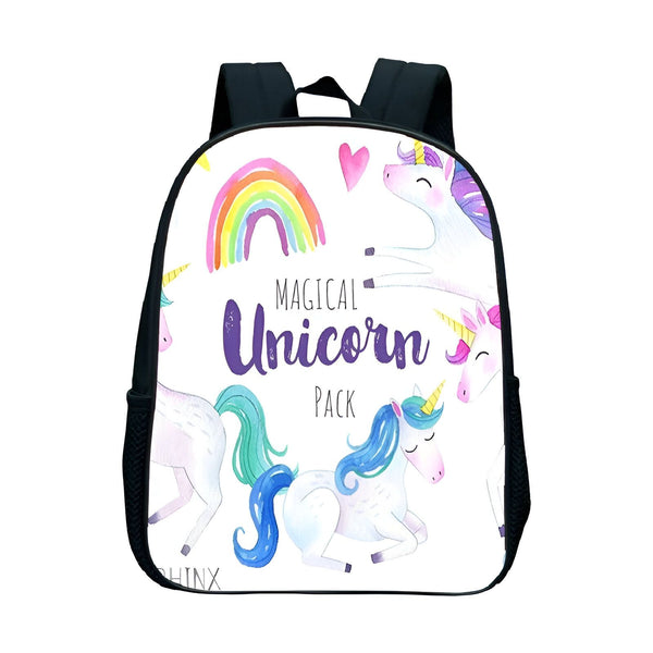 Le cartable magique de la licorne est un cartable à dos pour enfants. Il est de couleur blanche avec un imprimé de licornes et de rainbows. Il est parfait pour les enfants qui aiment les licornes et les rainbows.