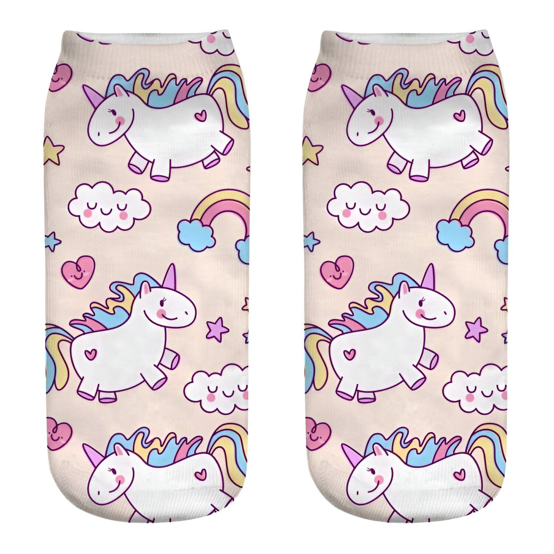 Chaussettes fantaisie à motif licorne, arc-en-ciel, nuage et étoiles sur fond beige. Accessoire de mode amusant et coloré pour un style unique., 45502207918335 | Licorne Shop