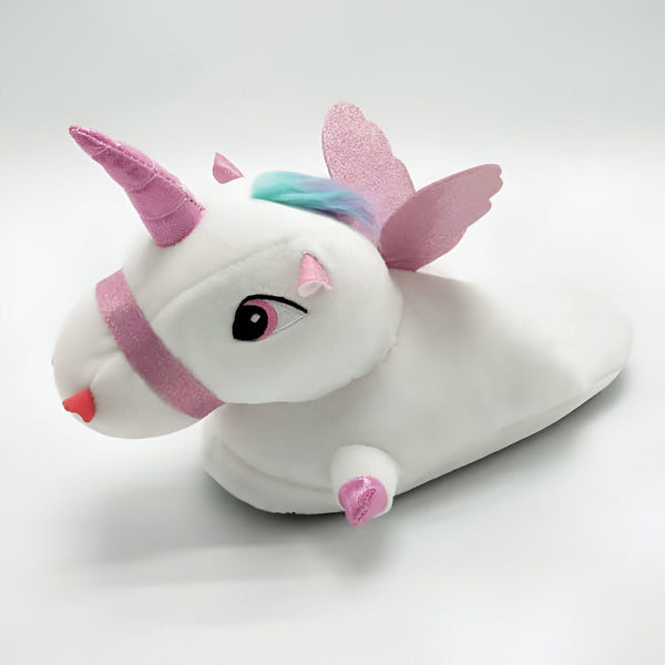 Image de chaussons licorne blancs, avec corne rose scintillante, ailes roses, bride rose et toupet multicolore., 45502199562495,45502199595263,45502199628031,45502199660799,45502199693567,45502199726335,45502199759103,45502199791871,45502199824639 | Licorne Shop