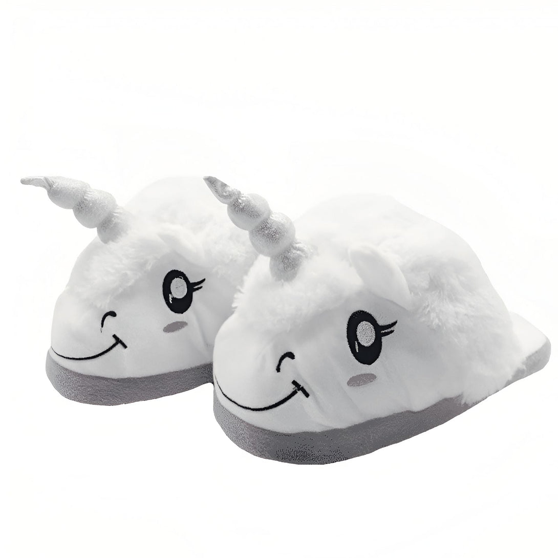 Paire de chaussons licorne blancs en peluche. Chaussons d'intérieur confortables et amusants pour enfants et adultes. Idéal pour cadeau original., 45502198972671,45502199005439,45502199038207,45502199070975,45502199103743,45502199136511,45502199169279,45502199202047,45502199234815 | Licorne Shop