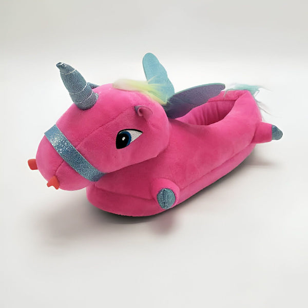 Image de pantoufle licorne rose en peluche. Chaussons d'hiver confortables et originaux, parfaits pour se réchauffer les pieds avec style. Idée cadeau fantaisie pour les amoureux des licornes., 45502182424831,45502182457599,45502182490367,45502182523135,45502182555903,45502182588671,45502182621439,45502182654207,45502182686975 | Licorne Shop