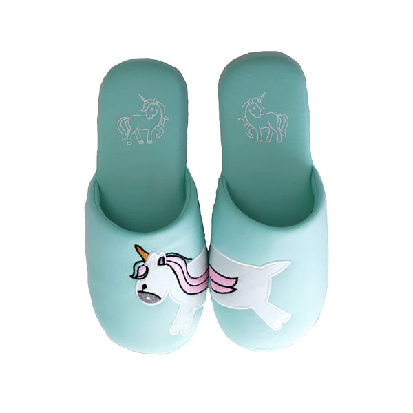 Paire de pantoufles bleu turquoise à motif licorne brodé. Les pantoufles sont confortables et douces, idéales pour se détendre à la maison., 45502177280255,45502177313023,45502177345791,45502177378559,45502177411327,45502177444095,45502177476863,45502177509631,45502177542399 | Licorne Shop