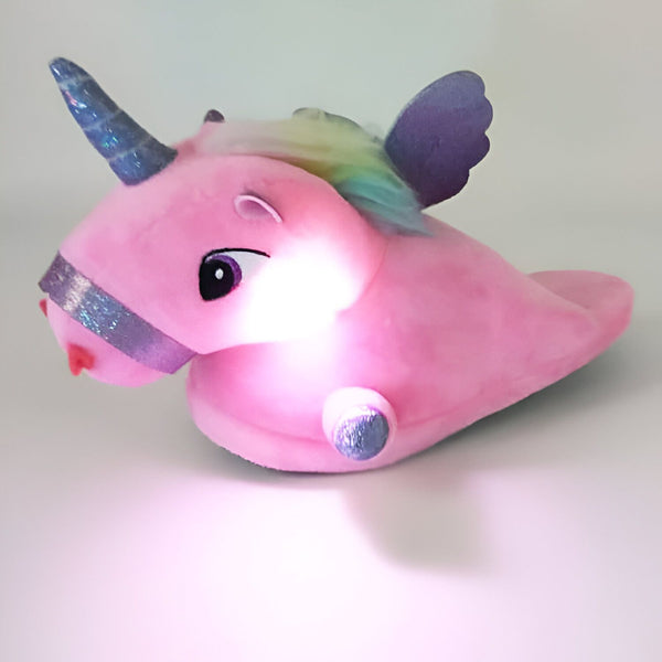 Peluche rose en forme de licorne à ailes, avec une corne bleue scintillante et une crinière arc-en-ciel. Elle semble lumineuse, peut-être une veilleuse., 45502180196607,45502180229375,45502180262143,45502180294911,45502180327679,45502180360447,45502180393215,45502180425983,45502180458751 | Licorne Shop