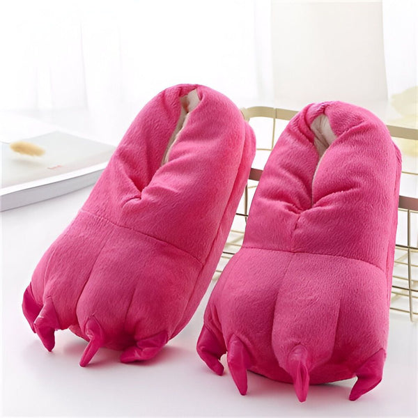 Une paire de chaussons roses en forme de pattes de monstre. Ils ont des griffes roses vives et l'intérieur est en fausse fourrure., 45502282203391,45502282236159,45502282268927,45502282301695,45502282334463,45502282367231,45502282399999,45502282432767,45502282465535 | Licorne Shop