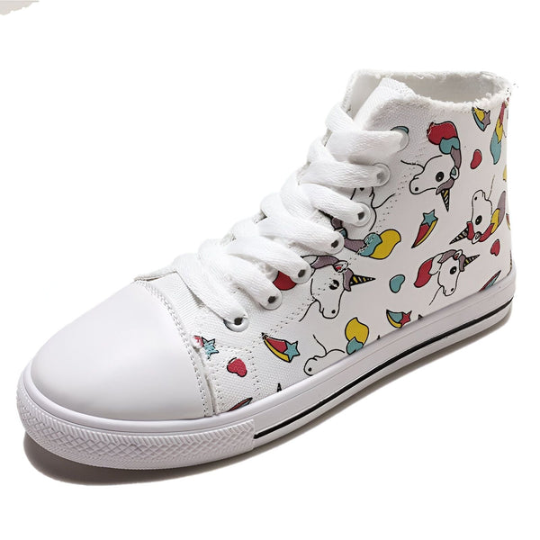 Chaussure montante blanche avec motif licorne et éléments colorés. Baskets en toile à lacets pour enfants, style décontracté et amusant., 45502281089279,45502281122047,45502281154815,45502281187583,45502281220351,45502281285887,45502281318655,45502281351423,45502281384191 | Licorne Shop