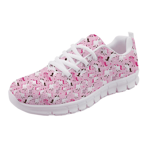 Chaussure de sport rose avec des motifs d'unicorne. Baskets pour enfants, style mignon et fantaisiste, semelle blanche, lacets blancs. Chaussures confortables et ludiques., 45502170530047,45502170562815,45502170595583,45502170628351,45502170661119,45502170693887,45502170726655,45502170759423,45502170792191 | Licorne Shop