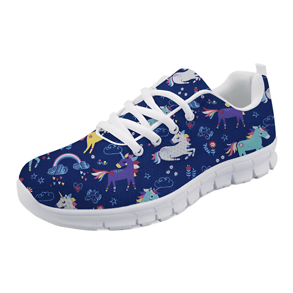 Chaussures de sport pour enfants avec un motif d'licornes colorées sur fond bleu marine, avec des arcs-en-ciel, des étoiles et des cœurs. Semelle blanche et lacets blancs., 45502171447551,45502171480319,45502171513087,45502171545855,45502171578623,45502171611391,45502171644159,45502171676927,45502171709695 | Licorne Shop