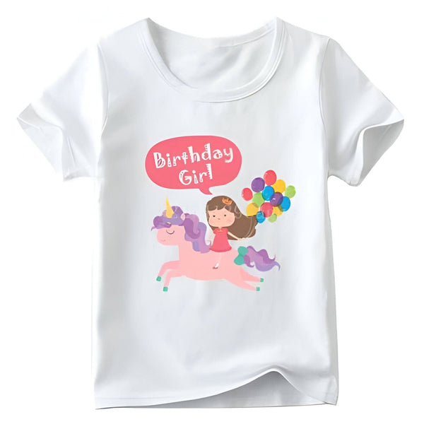 T-shirt blanc avec dessin d'une fille sur une licorne tenant des ballons colorés. Une bulle rose indique "Birthday Girl". Idéal pour une fête d'anniversaire., 45502336663807,45502336696575,45502336729343,45502336762111,45502336794879,45502336827647,45502336860415,45502336893183 | Licorne Shop