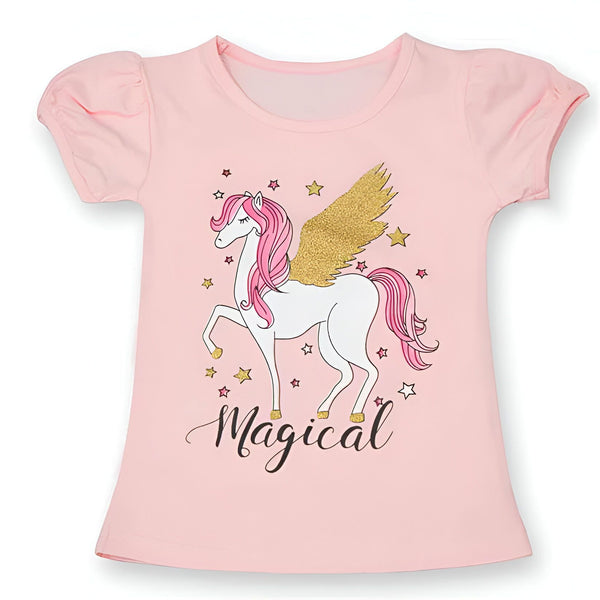 T-shirt rose pour fille avec un dessin de licorne blanche à crinière rose et ailes dorées. Inscription "Magical" en dessous. Motif d'étoiles autour de la licorne., 45502314217727,45502314250495,45502314283263,45502314316031,45502314348799,45502314381567,45502314414335,45502314447103 | Licorne Shop
