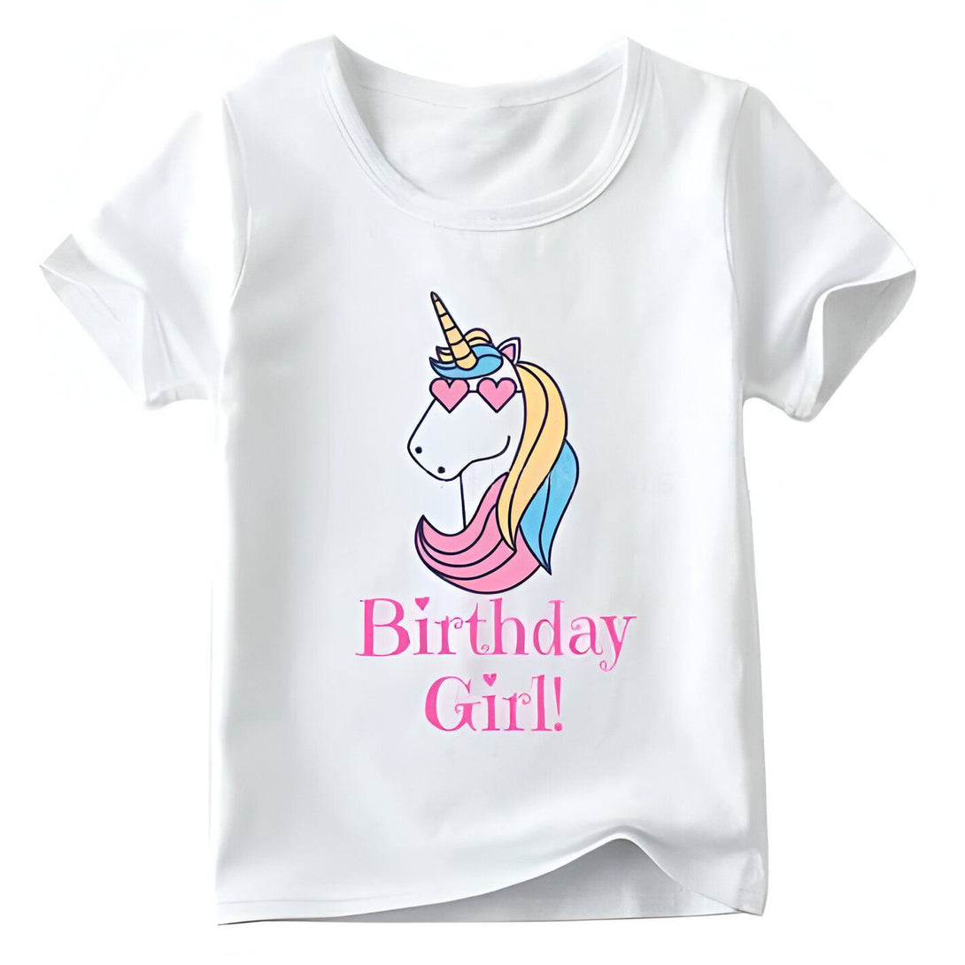 T-shirt blanc pour enfant avec un motif licorne portant des lunettes de soleil en forme de cœur et l'inscription "Birthday Girl !". Idéal pour un anniversaire., 45502321754367,45502321787135,45502321819903,45502321852671,45502321885439,45502321918207,45502321950975,45502321983743 | Licorne Shop