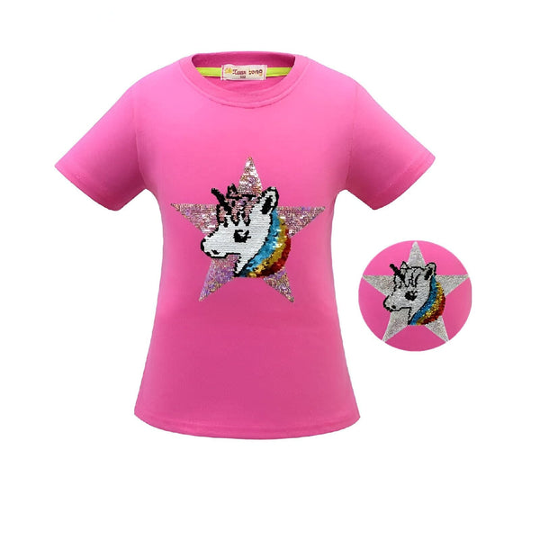 T-shirt rose pour enfant avec motif d'une étoile à paillettes et d'une tête de licorne. Un badge rond reprend le même motif. Vêtement de mode pour filles., 45502324015359,45502324048127,45502324080895,45502324113663,45502324146431,45502324179199,45502324211967,45502324244735 | Licorne Shop