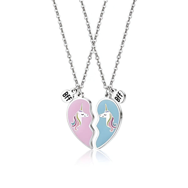 Deux colliers BFF avec des pendentifs en forme de demi-cœur formant une licorne, un rose et un bleu., 45501127917823 | Licorne Shop