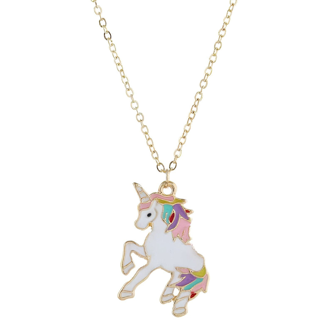 Collier avec pendentif licorne émaillée blanche aux détails multicolores, suspendu à une chaîne dorée. Bijou fantaisie tendance pour enfants et adultes. Accessoire mode licorne., 45502394663167 | Licorne Shop