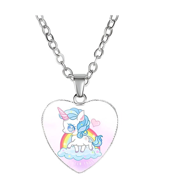 Collier avec pendentif en forme de cœur orné d'un dessin d'une licorne kawaii sur un arc-en-ciel et un nuage. Bijou fantaisie pour enfant., 45501731668223 | Licorne Shop