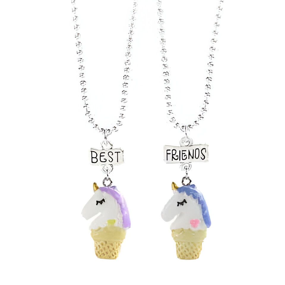 Deux colliers « meilleures amies », chacun avec un pendentif moitié licorne-cornet de glace et une étiquette « BEST FRIENDS »., 45501371416831 | Licorne Shop