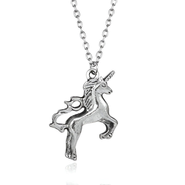 Collier avec pendentif licorne argentée. Bijou fantaisie avec chaîne et animal mythique. Accessoire de mode pour femme et fille. Cadeau original pour les fans de licornes et de contes de fées. Pendentif en forme de cheval avec corne., 45501733961983 | Licorne Shop