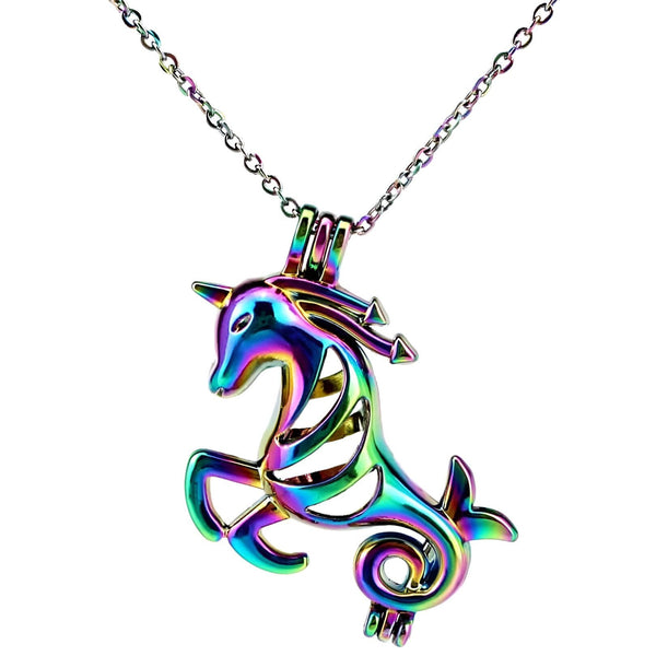 Collier pendentif licorne arc-en-ciel avec chaîne, bijou fantaisie. Pendentif en forme de licorne stylisée aux couleurs chatoyantes, suspendu à une fine chaîne argentée. Accessoire de mode original., 45501841441023 | Licorne Shop