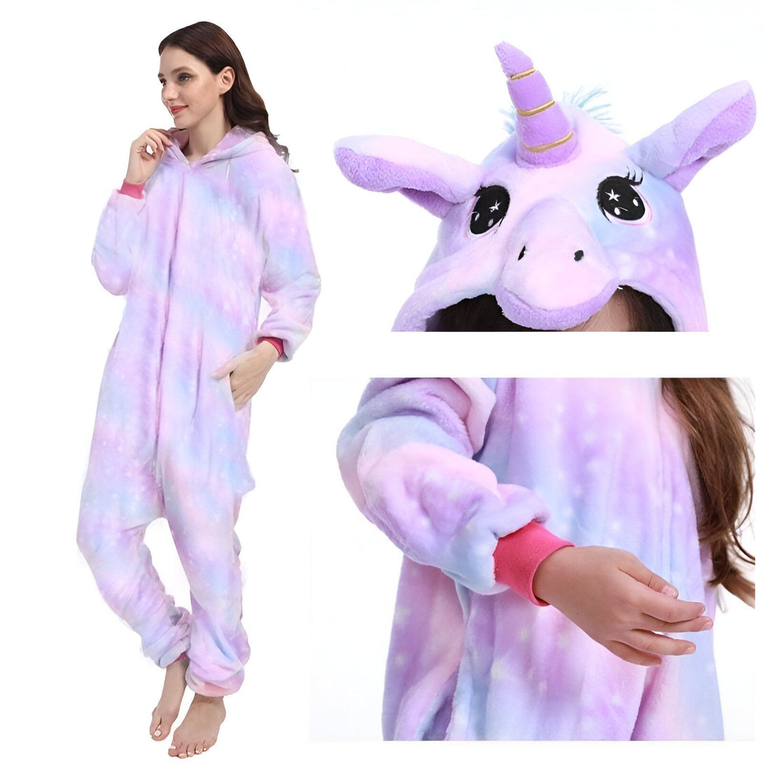 Combinaison pyjama licorne en peluche violette et rose avec capuche et étoiles.