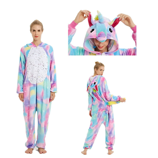 Image de trois femmes portant des pyjamas licorne colorés avec des capuches licorne. Le pyjama est en tissu doux et confortable, parfait pour se détendre à la maison., 45502352031999,45502352064767,45502352097535,45502352130303,45502352163071,45502352195839,45502352228607,45502352261375 | Licorne Shop