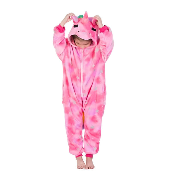 Enfant portant une combinaison pyjama intégrale rose tie-dye avec capuche en forme de licorne., 45502370480383,45502370513151,45502370545919,45502370578687,45502370611455,45502370644223,45502370676991,45502370709759 | Licorne Shop