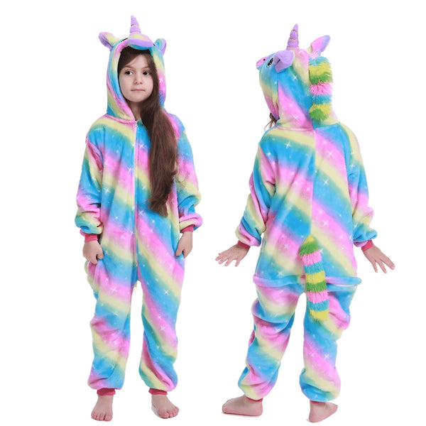 Une enfant portant un pyjama licorne coloré, vue de face et de dos. Le pyjama est rayé en bleu, rose et jaune., 45502369169663,45502369202431,45502369235199,45502369267967,45502369300735,45502369333503,45502369366271,45502369399039 | Licorne Shop