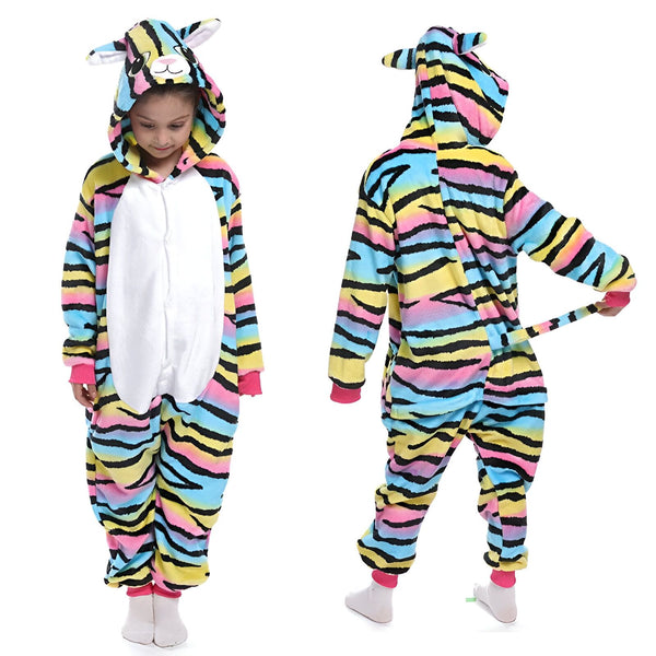Deux vues d'une enfant portant un pyjama intégral rayé multicolore avec une capuche ornée d'un visage de tigre. Vue de face et de dos., 45501980311807,45501980344575,45501980377343,45501980410111,45501980442879,45501980475647,45501980508415,45501980541183 | Licorne Shop