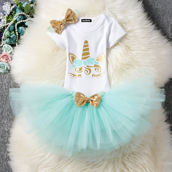 Ensemble bébé licorne : body blanc avec motif licorne doré, tutu turquoise avec nœud doré et bandeau assorti. Vêtements pour bébés filles, mode enfantine., 45501292085503,45501292118271,45501292151039,45501292183807,45501292216575,45501292249343,45501292282111,45501292314879 | Licorne Shop