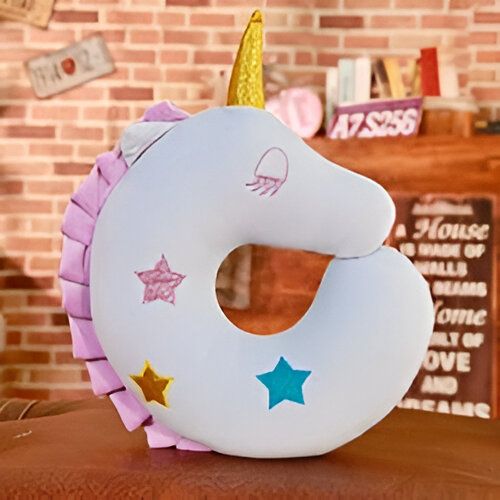 Peluche décorative en forme de licorne bleue et rose avec une corne dorée scintillante. Jouet doux et original pour enfants, idéal pour une chambre d'enfant. Design mignon avec des étoiles et des détails délicats., 45501069623551 | Licorne Shop