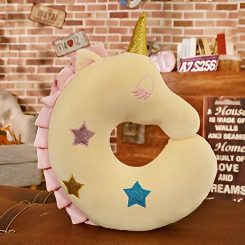 Coussin décoratif en forme de licorne beige avec corne dorée et étoiles colorées. Idéal pour la chambre d'enfant ou la décoration intérieure. Peluche douce et originale., 45501049176319 | Licorne Shop
