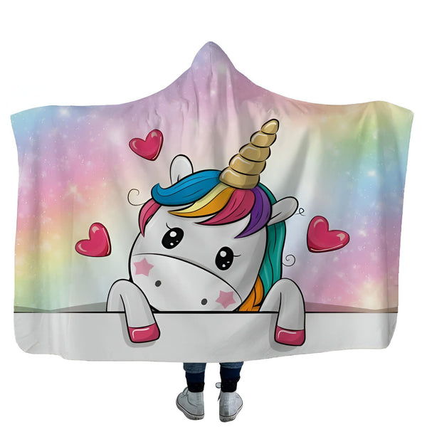 Couverture à capuche avec motif de licorne colorée, corne dorée, crinière arc-en-ciel. Des cœurs roses flottent autour de la licorne. Fond pastel avec des étoiles. Idéal pour rester au chaud avec style !, 45501034201343 | Licorne Shop