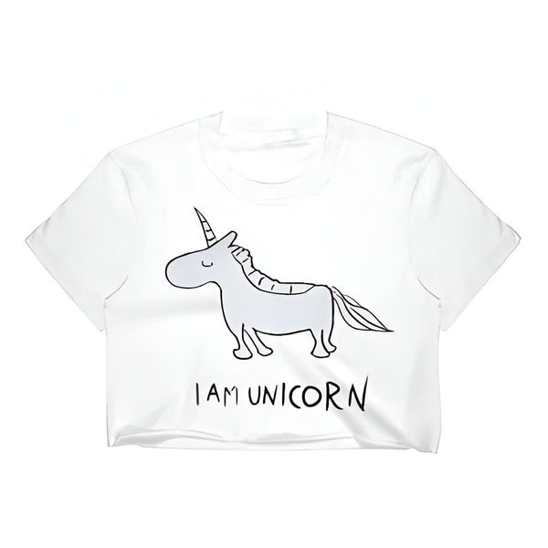 T-shirt blanc court avec un dessin d'une licorne grise et le texte "I am unicorn" en noir. Vêtement à la mode avec un motif fantaisiste. Idéal pour les fans de créatures mythiques., 45501291561215 | Licorne Shop