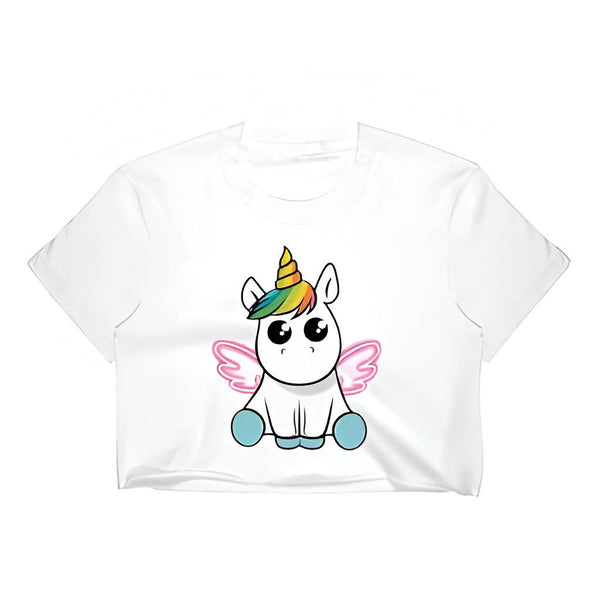 T-shirt court blanc avec un dessin de licorne ailée kawaii, corne arc-en-ciel. Idéal pour les fans de créatures imaginaires et de vêtements mignons. Style décontracté et tendance., 45501301915903 | Licorne Shop