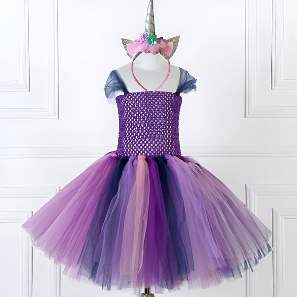 Costume de licorne violet pour fille, avec un haut en crochet violet et une jupe tutu multicolore. Un serre-tête licorne assorti complète le look magique. Parfait pour les fêtes d'anniversaire et le carnaval., 45501282353407,45501282386175,45501282418943,45501282451711,45501282484479,45501282517247,45501282550015,45501282582783 | Licorne Shop