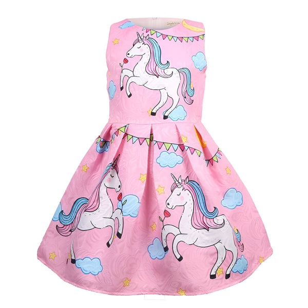 Robe rose pour enfant avec motifs de licornes, nuages et guirlandes. Idéale pour une petite fille aimant les contes de fées et les animaux imaginaires., 45501378101503,45501378134271,45501378167039,45501378199807,45501378232575,45501378265343,45501378298111,45501378330879 | Licorne Shop