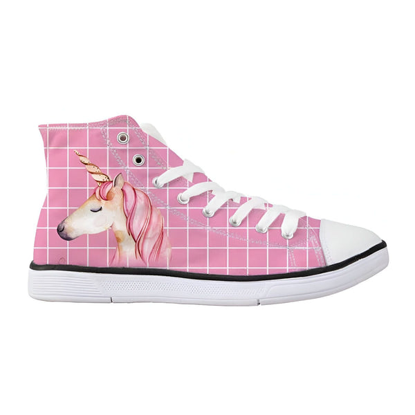 Chaussure montante rose à carreaux avec motif licorne blanche et rose, lacets blancs, bout et semelle blancs., 45502286856447,45502286889215,45502286921983,45502286954751,45502286987519,45502287020287,45502287053055,45502287085823,45502287118591 | Licorne Shop