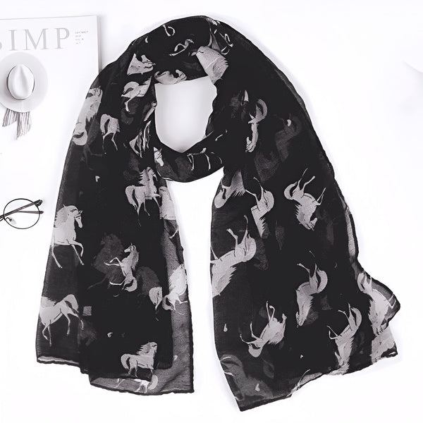 Écharpe noire avec motifs de chevaux blancs, lunettes et magazine à côté, sur fond blanc. Accessoire de mode, foulard, motif équin., 45502337188095 | Licorne Shop